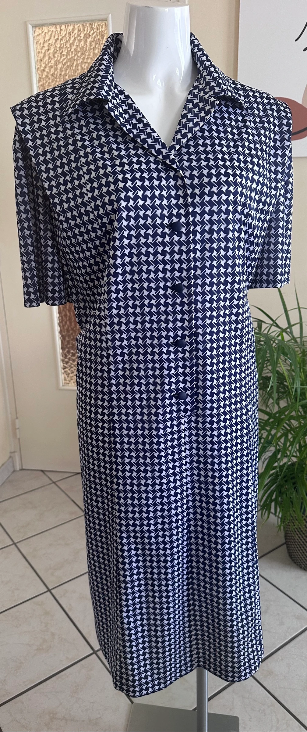 Navy and White Printed Vintage Dress Size 48/50 – Impeccable Condition – photo 8